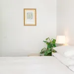 Beachfront Manly Apartment With Balcony & Parking