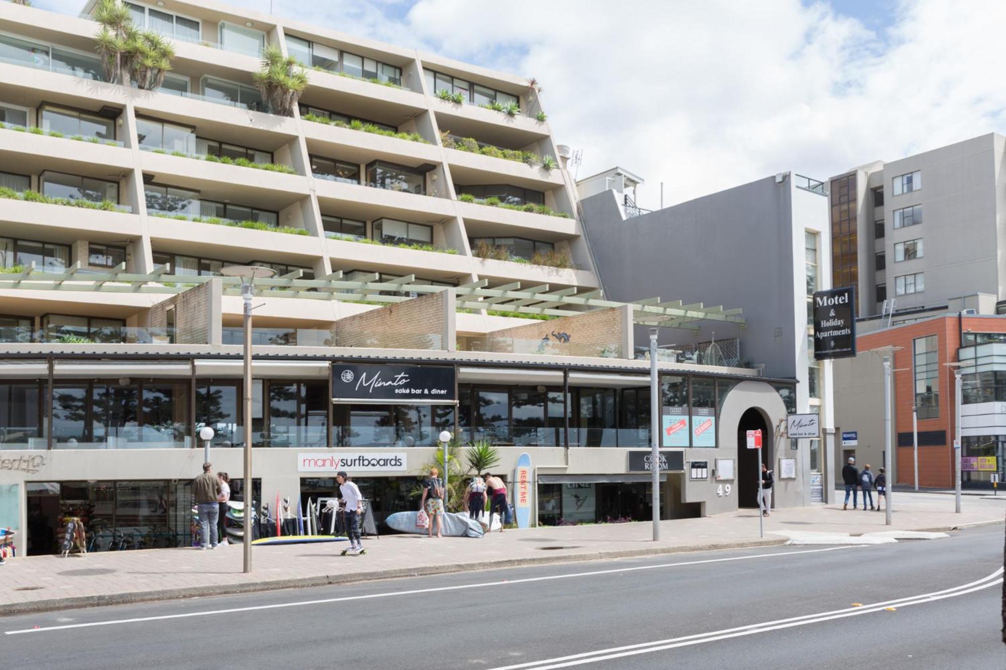 Beachfront Manly With Balcony & Parking * Sydney
