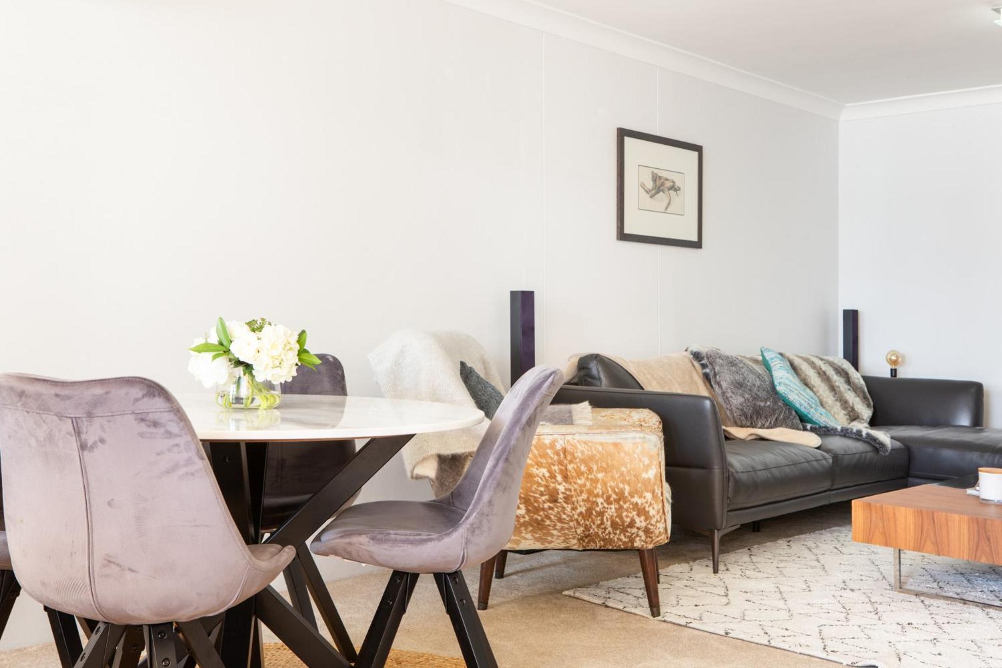 Beachfront Manly With Balcony & Parking Apartment *
