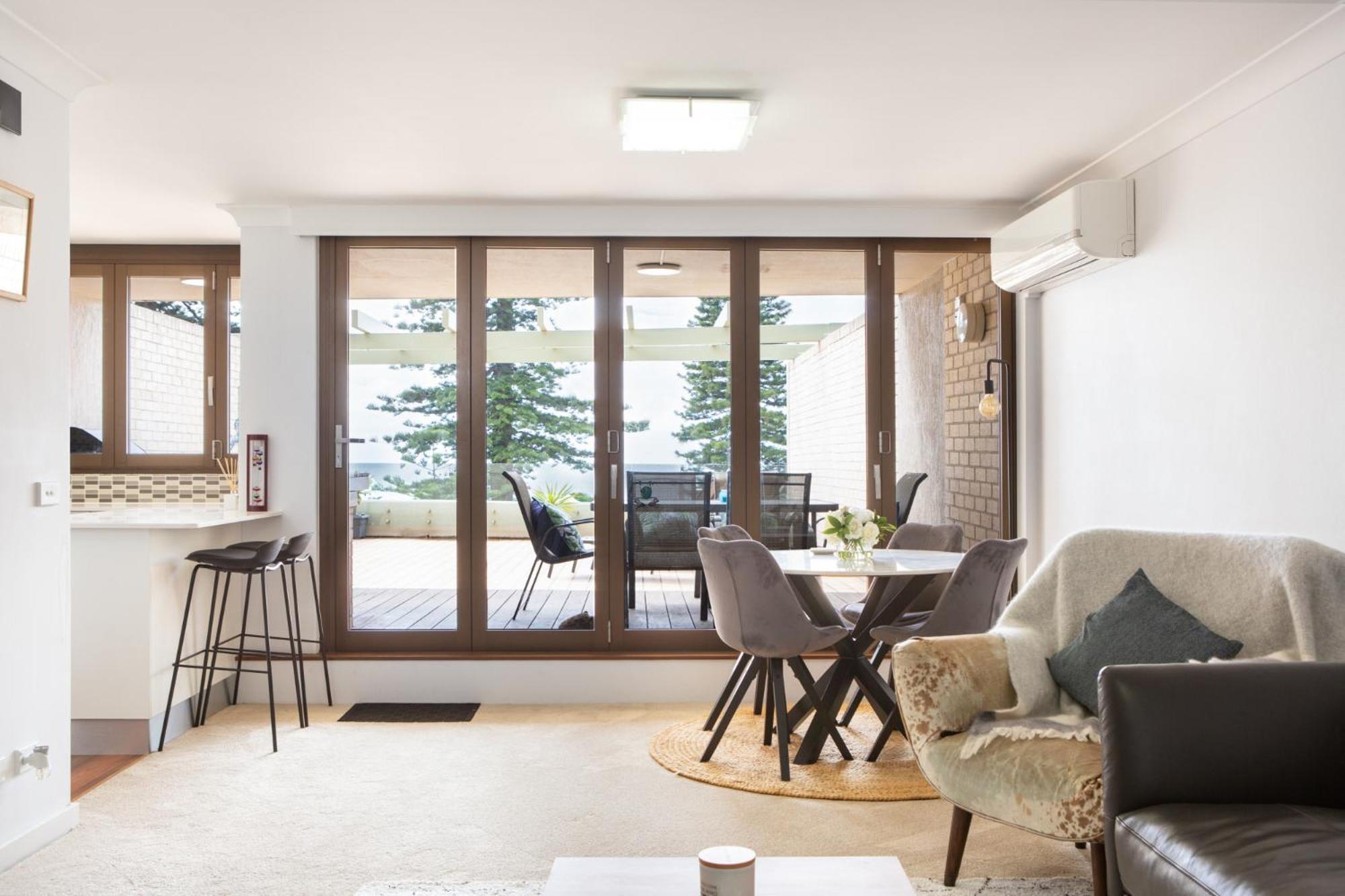Beachfront Manly With Balcony & Parking Sydney
