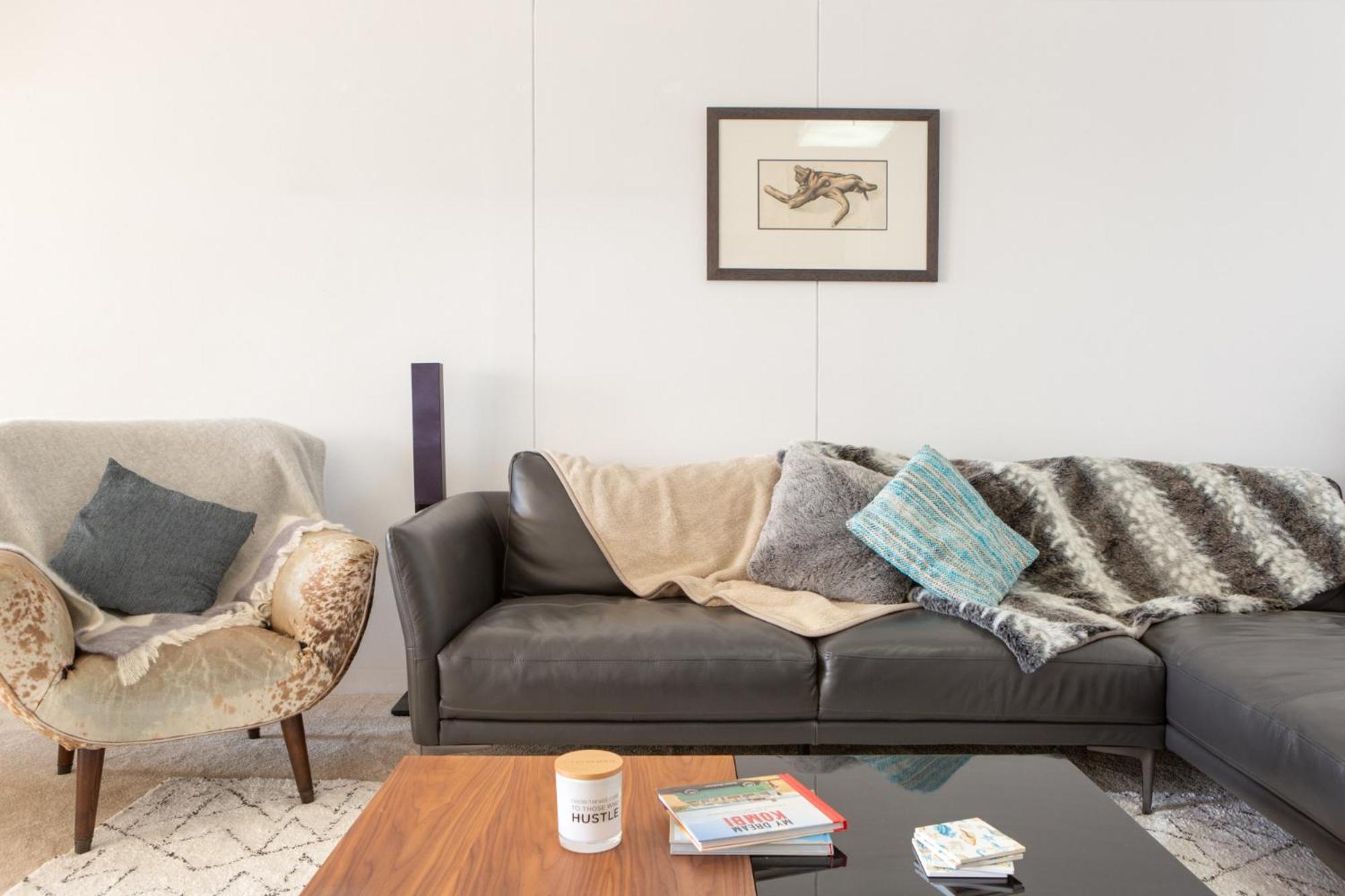 Beachfront Manly With Balcony & Parking * Sydney