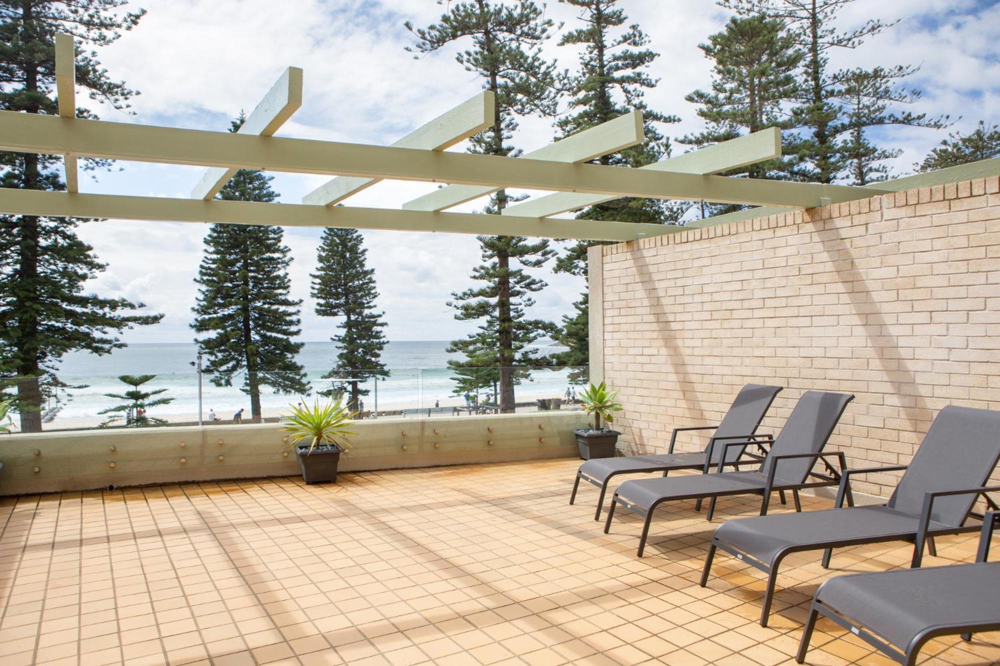 Beachfront Manly With Balcony & Parking